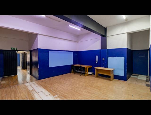 2,413M² BUILDING FOR SALE IN FONTAINEBLEAU